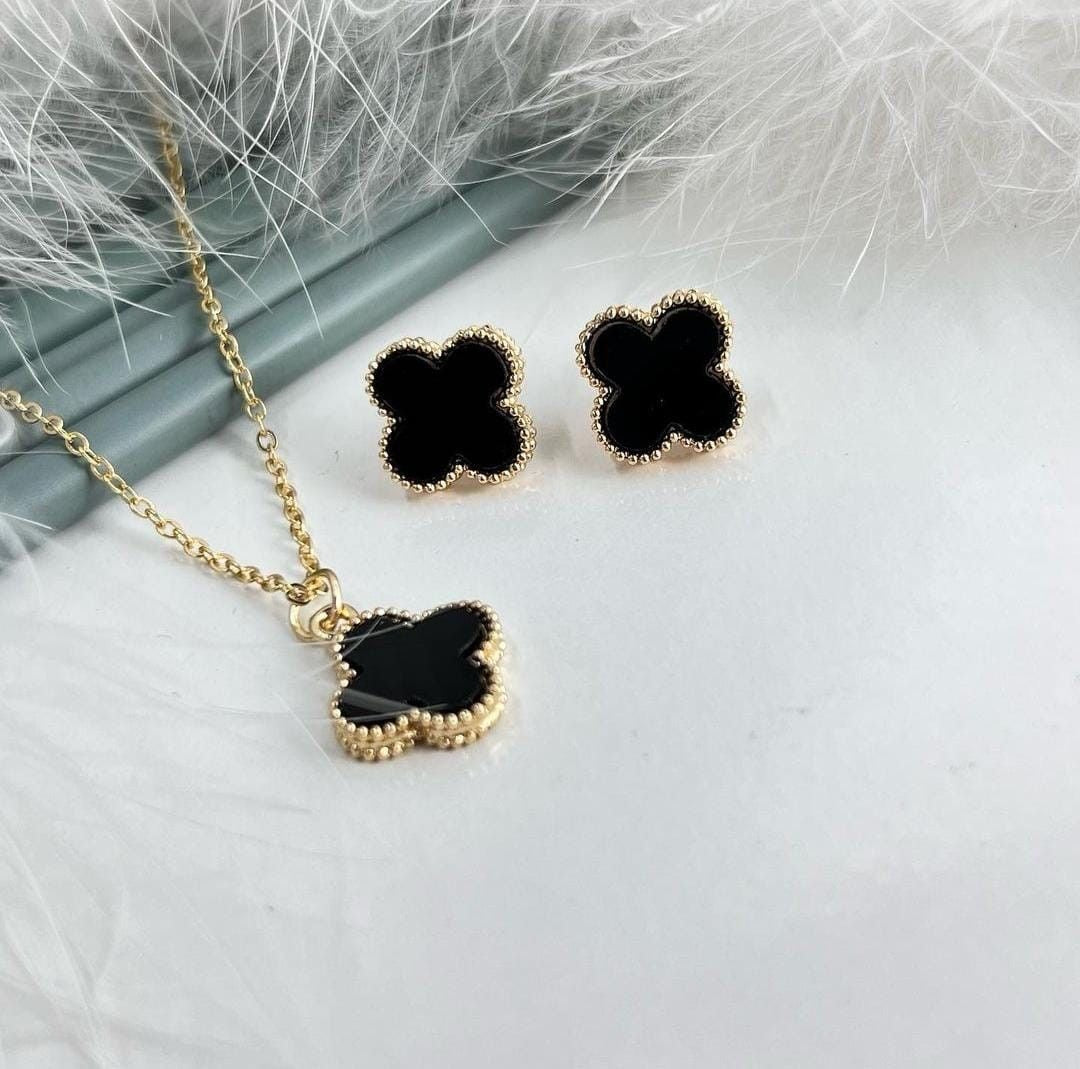 Clover Pendant Set