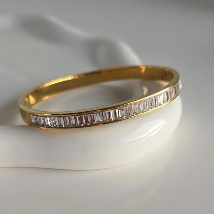 18 K Aveline Bangle