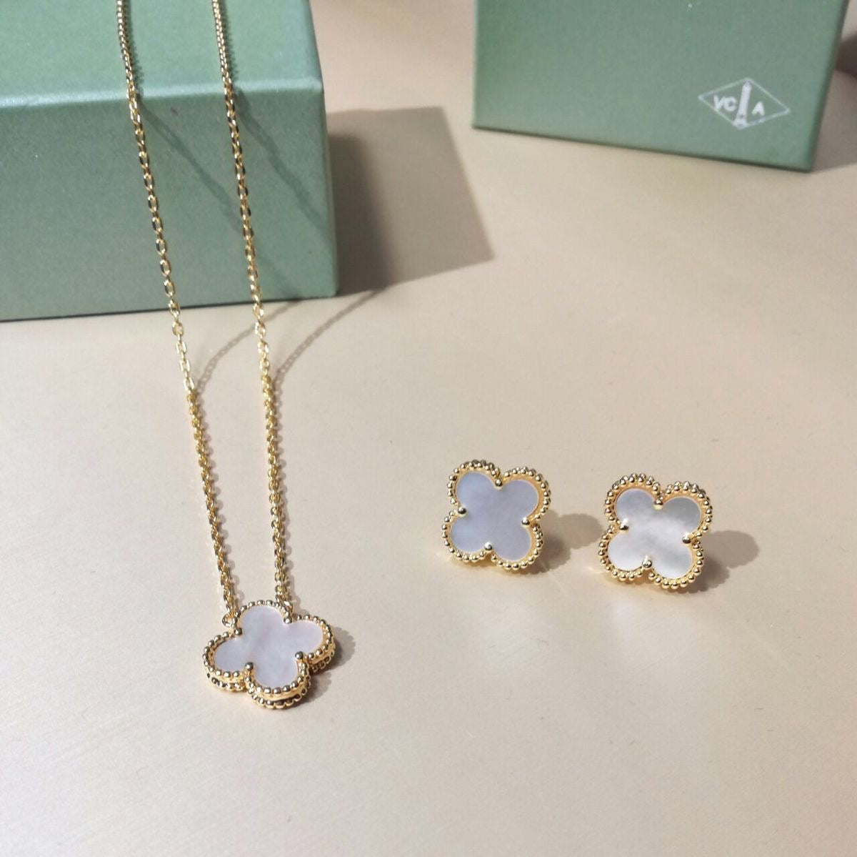 Clover Pendant Set