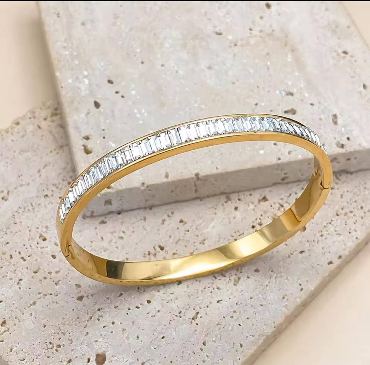 18 K Aveline Bangle