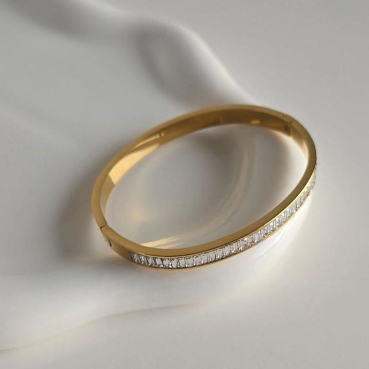 18 K Aveline Bangle