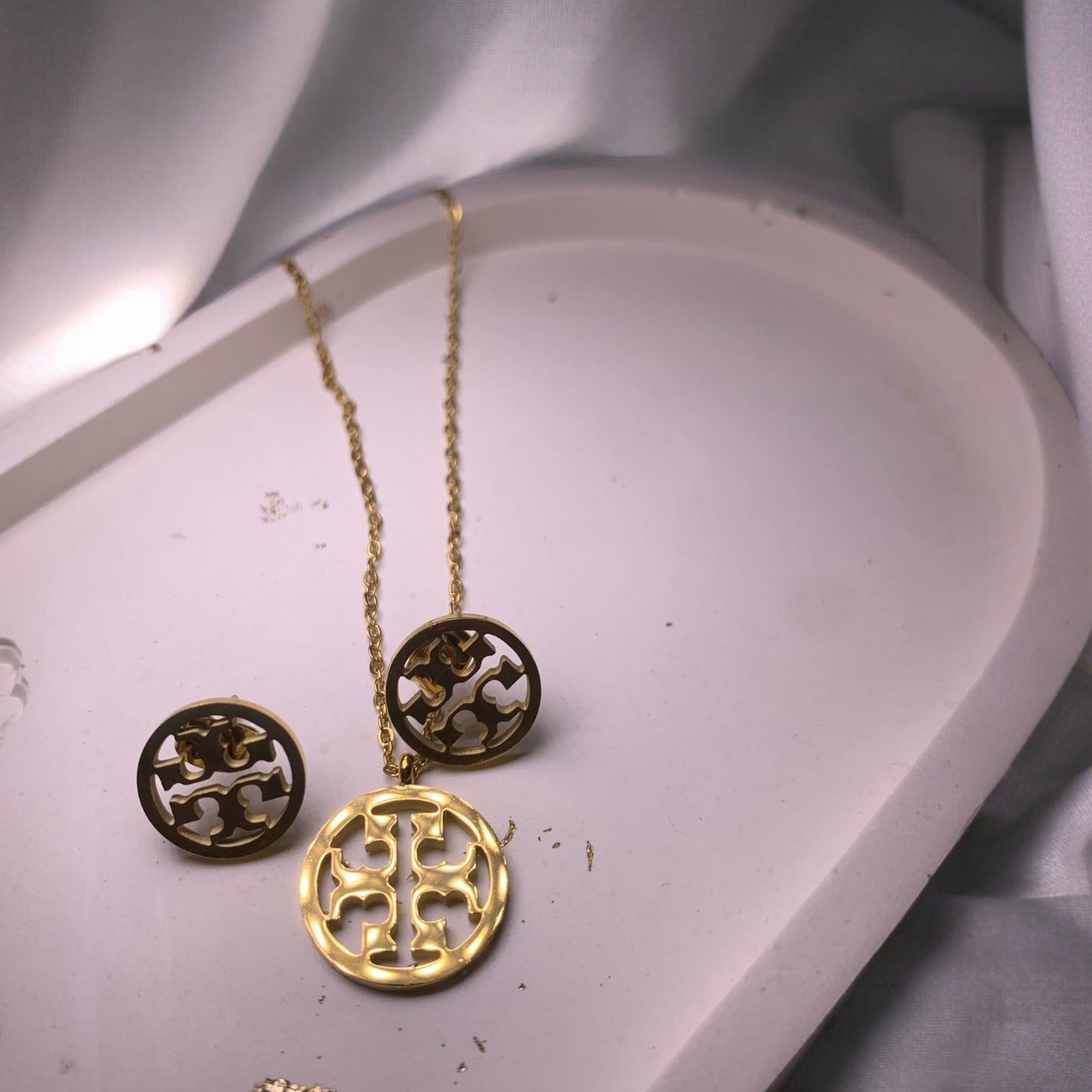 Gleam Pendant set